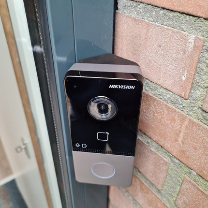 Hikvision DS-KABV6113-A, Schuin Opbouwframe t.b.v. DS-KV6103/6113